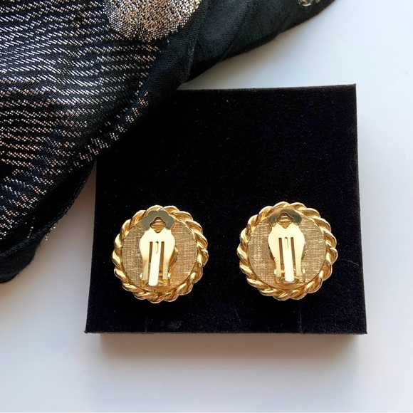 Classic gold rimmed faux pearl clip earrings - Picture 6 of 6